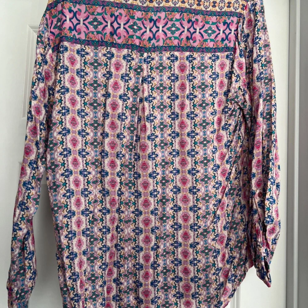 Feather light Multi Colored Blouse - Picture 3 of 3